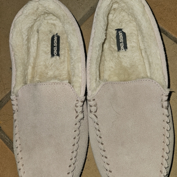 Lands’ End Womans Fuzzy Lined Suede Moccasin Slippers Size 11 - Picture 2 of 7